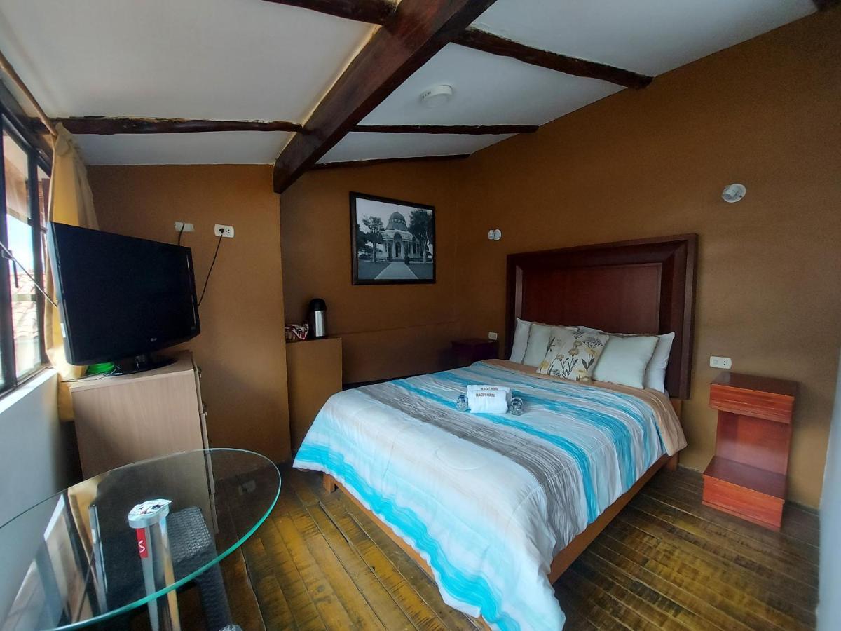 Blacky Hostel And Apartments (Adults Only) กุสโก ห้อง รูปภาพ